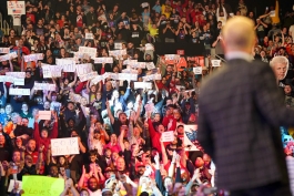 حمایت هواداران از کودی رودز در ماندی نایت راو 5 فوریه