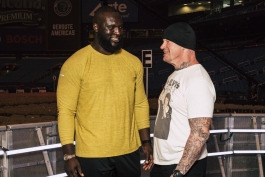 آندرتیکر و اوماس، ستارگان کشتی کج و WWE