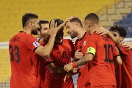بازیکنان تراکتور پس از گلزنی به روشن تاجیکستان