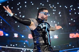 جی اوسو، قهرمان سنگین وزن WWE و کشتی کج