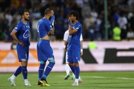 عکس از روزبه چشمی هافبک استقلال در بازی مقابل هوادار