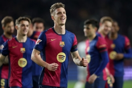 دنی اولمو هافبک اسپانیایی در زمین - بارسلونا - لالیگا