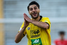 محمدمهدی محبی در شادی گل پس از گلزنی با سپاهان برابر پرسپولیس
