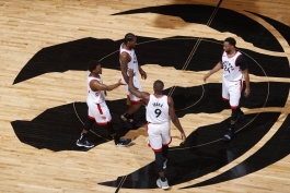 تورنتو رپترز - میلواکی باکس - scotiabank arena - بسکتبال nba