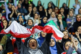 ورزشگاه آزادی - فوتبال ایران - هواداران خانم