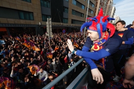 شهر بارسلون-لالیگا-کوپا دل ری-جشن قهرمانی در خیابان-اسپانیا-ارنستو والورده-لیونل مسی