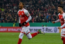 آرسنال - دورتموند - بوندس لیگا - ماینتس - سوکراتیس پاپاستاتوپولوس