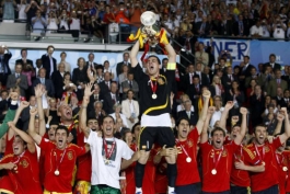اسپانیا-ویسنته دل بوسکه-لوییس آراگونس-جام جهانی-یورو-کره جنوبی-هلند-آلمان-یوهان کرایوف-بارسلونا-تیکی تاکا