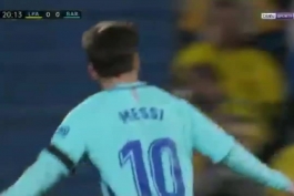 سوپر گل لیونل مسی از روی ضربه کاشته (بارسلونا1 - 0 لاس پالماس)
