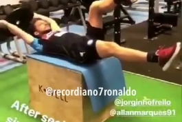 استوری جالب مرتنس( بازیکن ناپولی)بعد از دیدن بدن فوق عضلانی کریس رونالدو