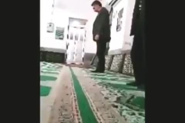 گذاشت رو دور تند ولی باز بهش نرسید😂😂😂