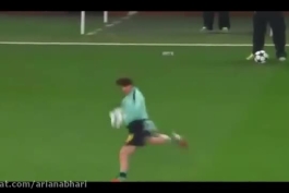 خیلیا به رونالدو میگن دروازه خالی زن اما خود مسی همون دروازه خالی ها هم نمیزنه