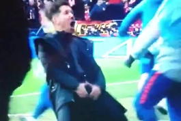 خوشحالی منشوری دیگو سیموئنه مربی اتلتیکو بعد از گل