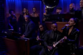 (Ariana Grande - (You Make Me Feel Like) A Natural Woman (Live At The Tonight Show