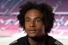 جاشوا زیرکزی در حال مصاحبه در ورزشگاه اولدترافورد