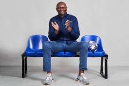 پاتریک ویرا همراه توپ لیگ قهرمانان اروپا