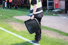 پرتاب صندلی به درون زمین در لیگ اسکاتلند