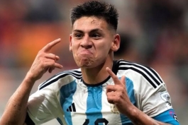 کلودیو اچه وری / هافبک تیم ملی آرژانتین