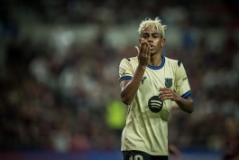 لامین یامال - وینگر اسپانیایی بارسلونا 