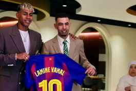 لامین یامال به همراه پدرش