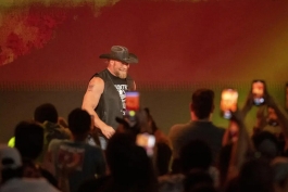 براک لزنر، ستاره کشتی کج و قهرمان سابق WWE و UFC