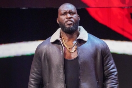 اوماس، ستاره کشتی کج و WWE 