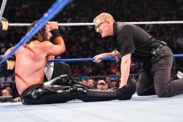 سث رالینز، ستاره کشتی کج و قهرمان سابق کمربند WWE مصدوم شد