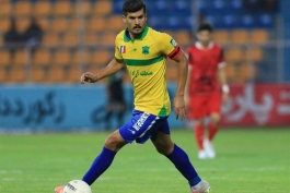 عکس از طالب ریکانی هافبک نفت آبادان