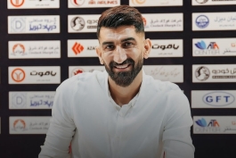 عکس از علیرضا بیرانوند و امضای قرارداد با تراکتور