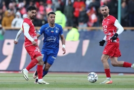 عکس از آرش رضاوند هافبک استقلال در بازی با پرسپولیس 