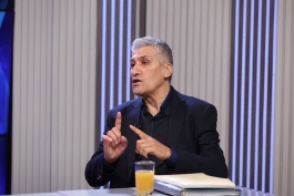 عکس از مصطفی کارخانه سرمربی سابق تیم ملی والیبال