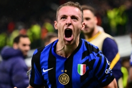 داویده فراتزی هافبک ایتالیایی در حال شادی گل - اینتر