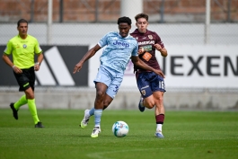 جاناتان دیوید مهاجم کانادایی در زمین - یوونتوس