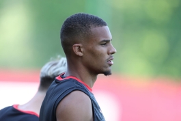 مالک شاو مدافع آلمانی در زمین - میلان