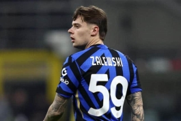 نیکولا زالفسکی فول‌بک لهستانی در زمین - اینتر