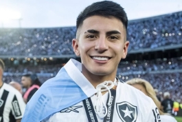 تیاگو آلمادا وینگر آرژانتینی در زمین - بوتافوگو