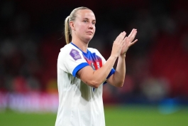 بث مید، بازیکن تیم زنان انگلیس 