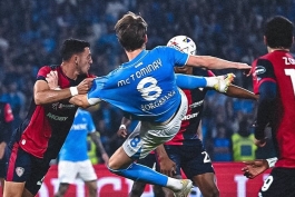 گل آکروباتیک اسکات مک تومینای مقابل کالیاری ـ هافبک اسکاتلندی ناپولی