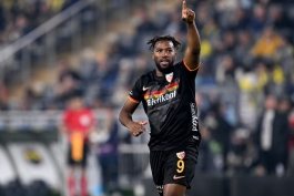 داکنز نازون مهاجم کایسری اسپور و تیم ملی هائیتی - لیگ برتر ایران