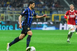 مهدی طارمی مهاجم اینترمیلان ایتالیا و تیم ملی ایران - تئو هرناندز مدافع چپ فرانسوی تیم آث میلان ایتالیا - لژیونرها