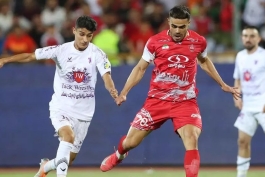 اوستون اورونوف وینگر پرسپولیس تهران و تیم ملی ازبکستان در بازی پرسپولیس و هوادار - لیگ برتر ایران