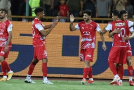 بازیکنان پرسپولیس تهران در شادی گل - اوستون اورونوف بازیکن ازبکستان و پرسپولیس - محمد خدابنده لو - میلاد محمدی - ایوب العملود