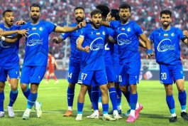 رامین رضاییان، ابوالفضل جلالی بازیکنان استقلال تهران و تیم ملی ایران - مهران احمدی، علیرضا کوشکی و محمدحسین مرادمند در جشن شادی گل بازی استقلال و تراکتور - لیگ برتر ایران