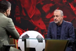 رضا درویش مدیرعامل پرسپولیس در کنار محمدحسین میثاقی مجری تلویزیون