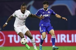 صادق محرمی دفاع راست دینامو زاگرب و سابق پرسپولیس و تیم ملی ایران در برابر رافائل لیائو وینگر میلان و تیم ملی پرتغال - لیگ قهرمانان اروپا - لیگ برتر ایران