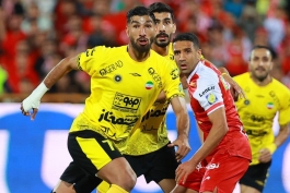 شهریار مغانلو مهاجم سابق پرسپولیس و سپاهان اصفهان بازیکن حال حاضر کلباء امارات و تیم ملی ایران - مسعود ریگی بازیکن سابق پرسپولیس تهران - بازی پرسپولیس و سپاهان در ورزشگاه آزادی - لیگ برتر ایران