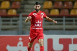 سینا اسدبیگی هافبک میانی فولاد و سابق پرسپولیس تهران - لیگ برتر فوتبال ایران