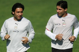 وحید هاشمیان مهاجم سابق بایرن مونیخ، پرسپولیس و بوخوم و پاس تهران و سرمربی حال حاضر پرسپولیس - مهدی مهدوی کیا وینگر سابق هامبورگ و پرسپولیس - لیگ برتر ایران