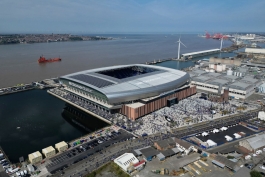 نمای بیرونی ورزشگاه هیل دیکینسون