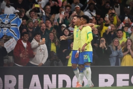 بازیکنان تیم ملی برزیل در دیدار دوستانه مقابل سنگال در ورزشگاه امارات